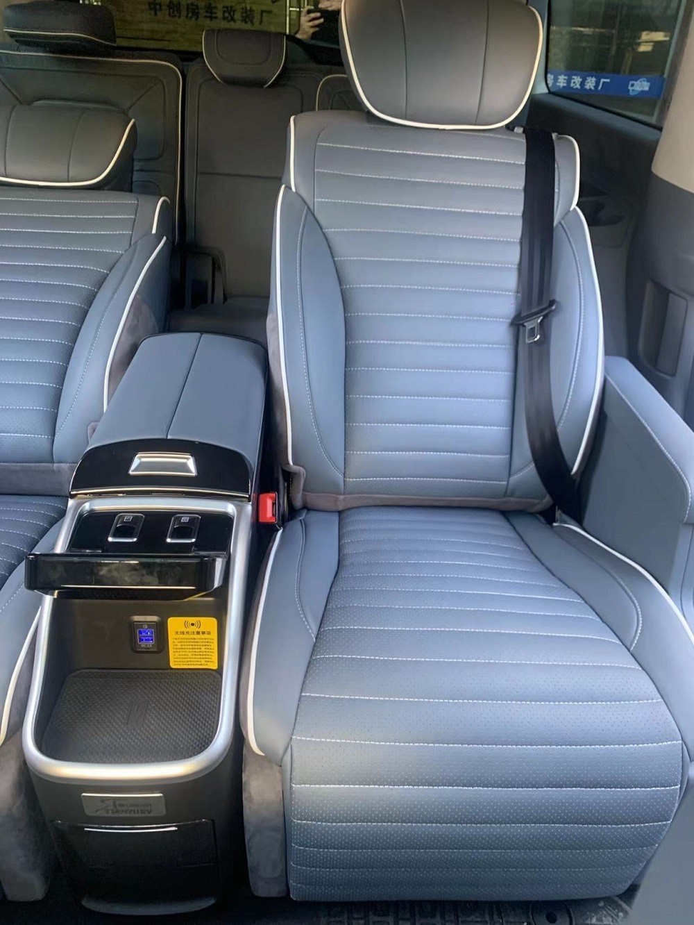 林肯领航员改装中排航空座椅效果及价格_凤凰网汽车_凤凰网