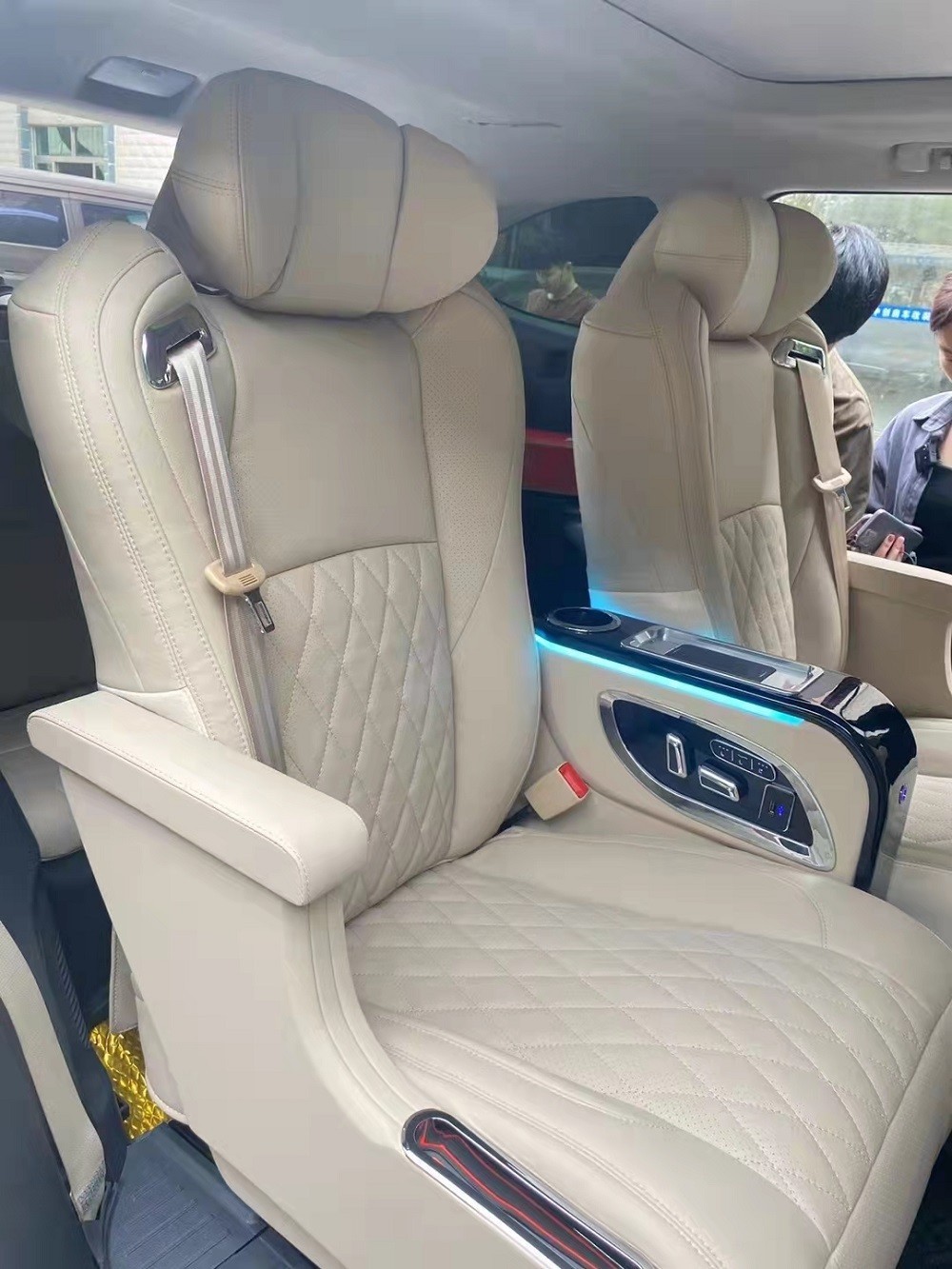 22款汉兰达改装航空座椅案例