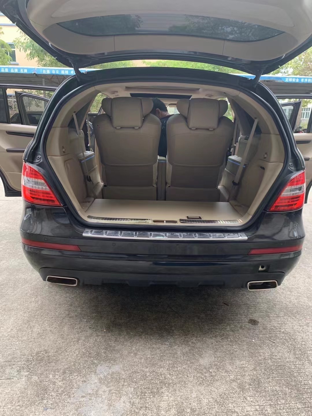 奔驰r320改装中排航空座椅柚木地板案例