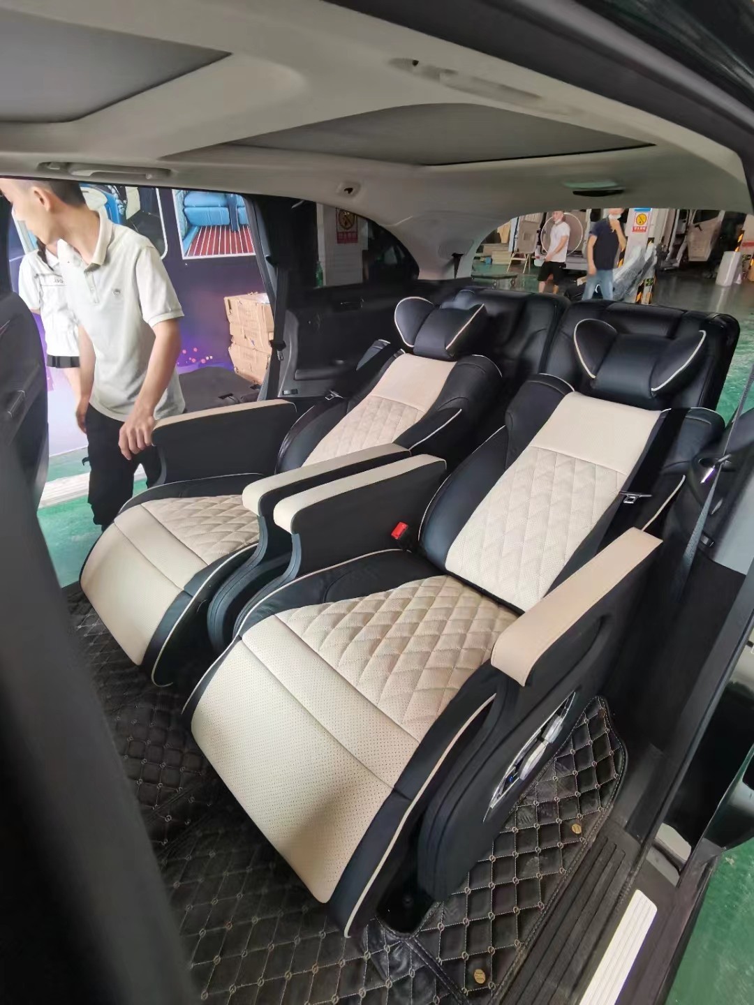 奔驰r350改装中排航空座椅案例