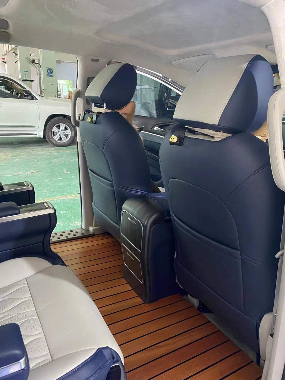 别克gl8改装航空座椅及内饰案例图