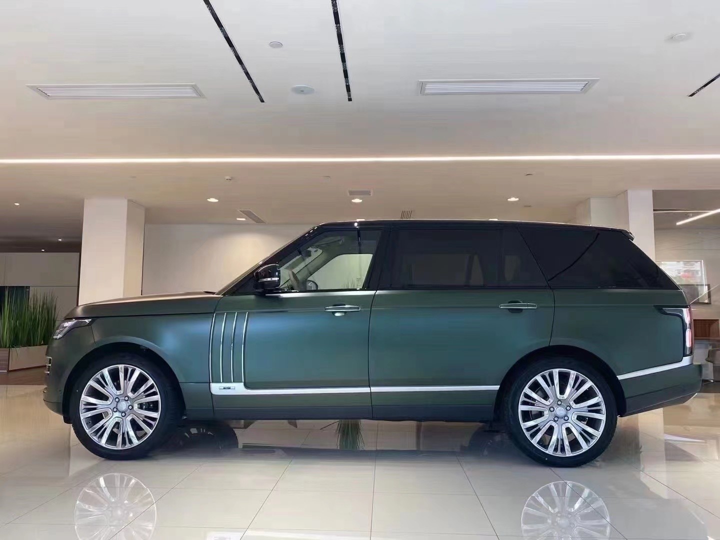 战狼3路虎揽胜50巅峰创世加长版新报价