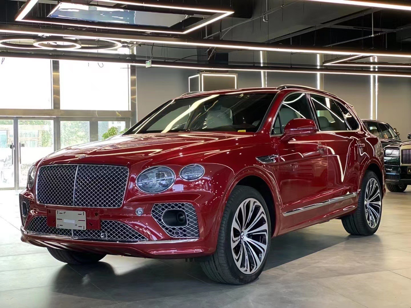 22款宾利添越祥龙红实车更帅气大顶配_凤凰网汽车_凤凰网