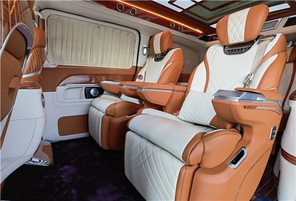 奔驰v260七座高顶改装升级迈巴赫内饰