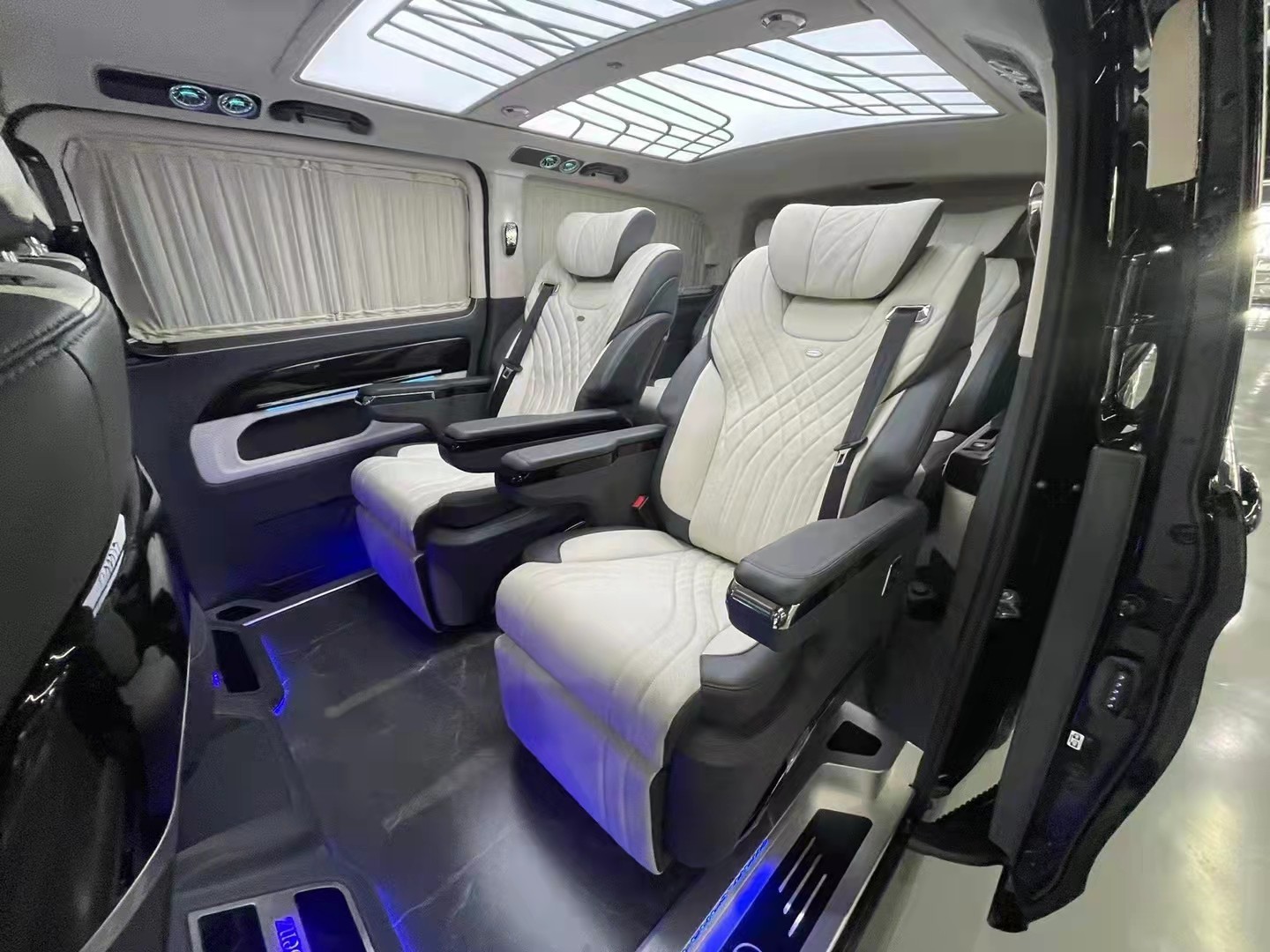 奔驰威霆平顶7座可以升级v260中控_凤凰网汽车_凤凰网