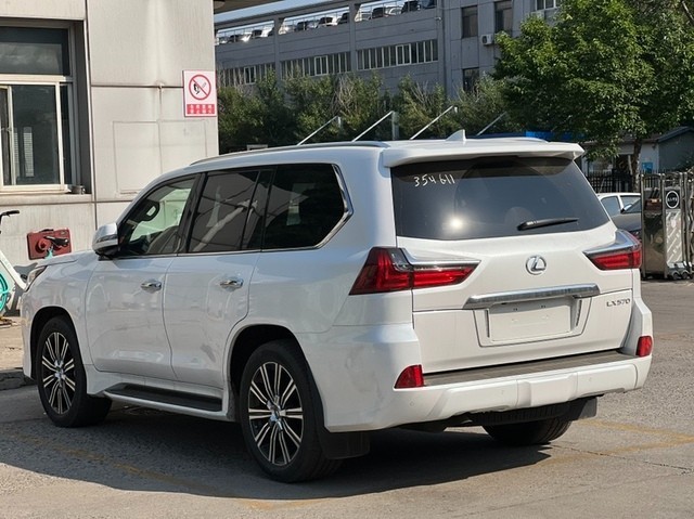 21款雷克萨斯lx570白色美版豪华186万