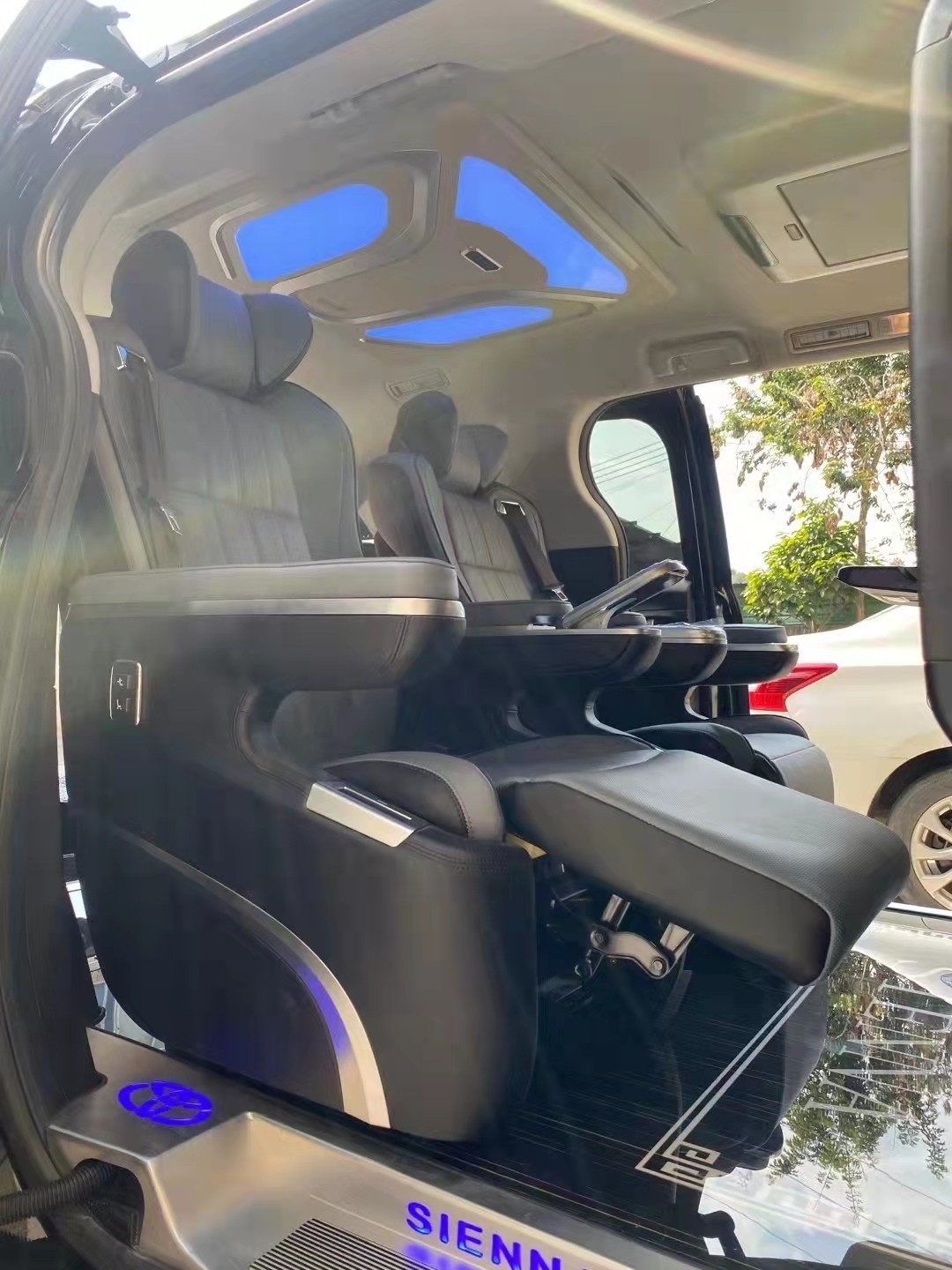 丰田塞纳改装航空座椅案例