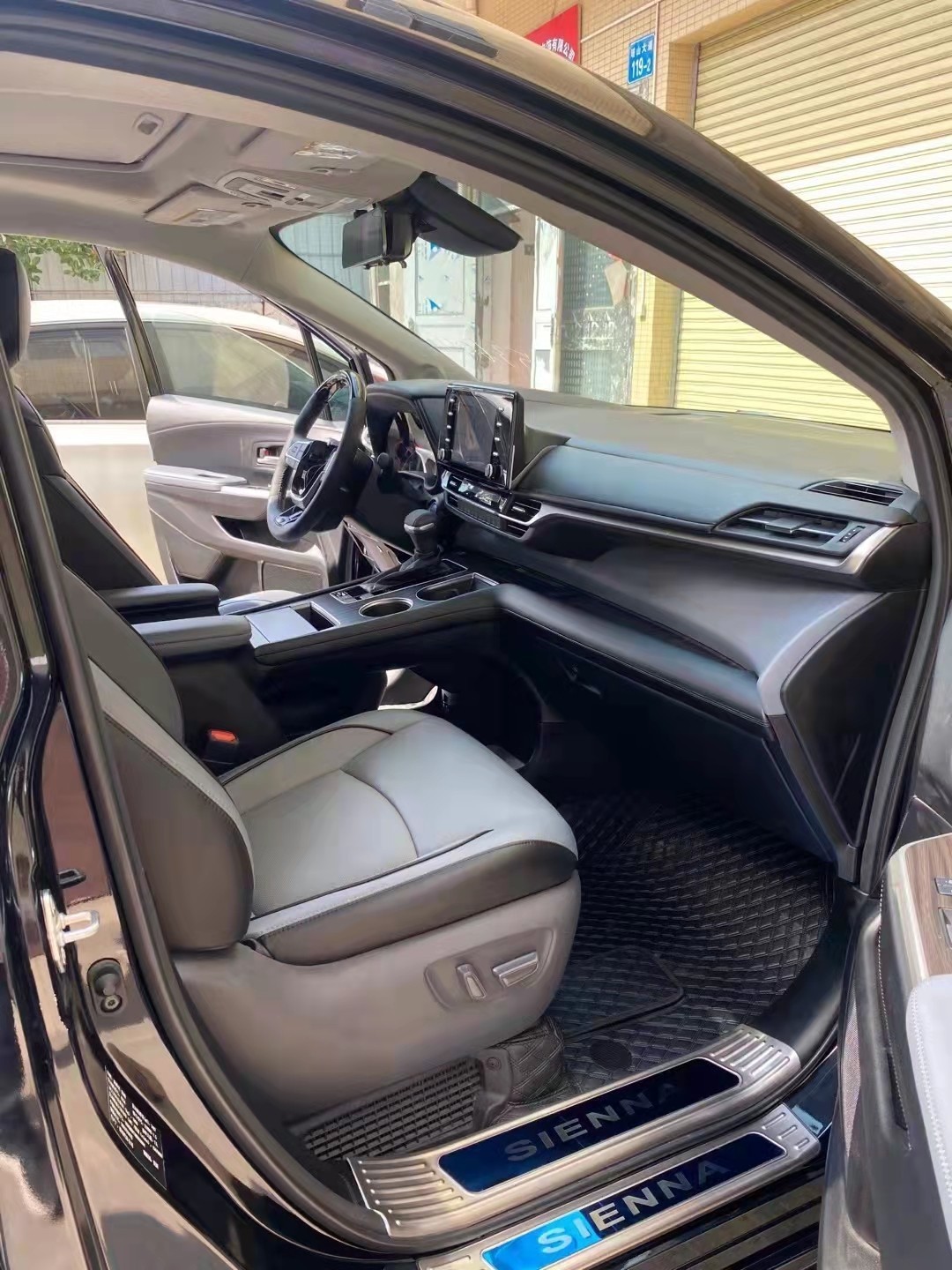 丰田塞纳改装航空座椅案例