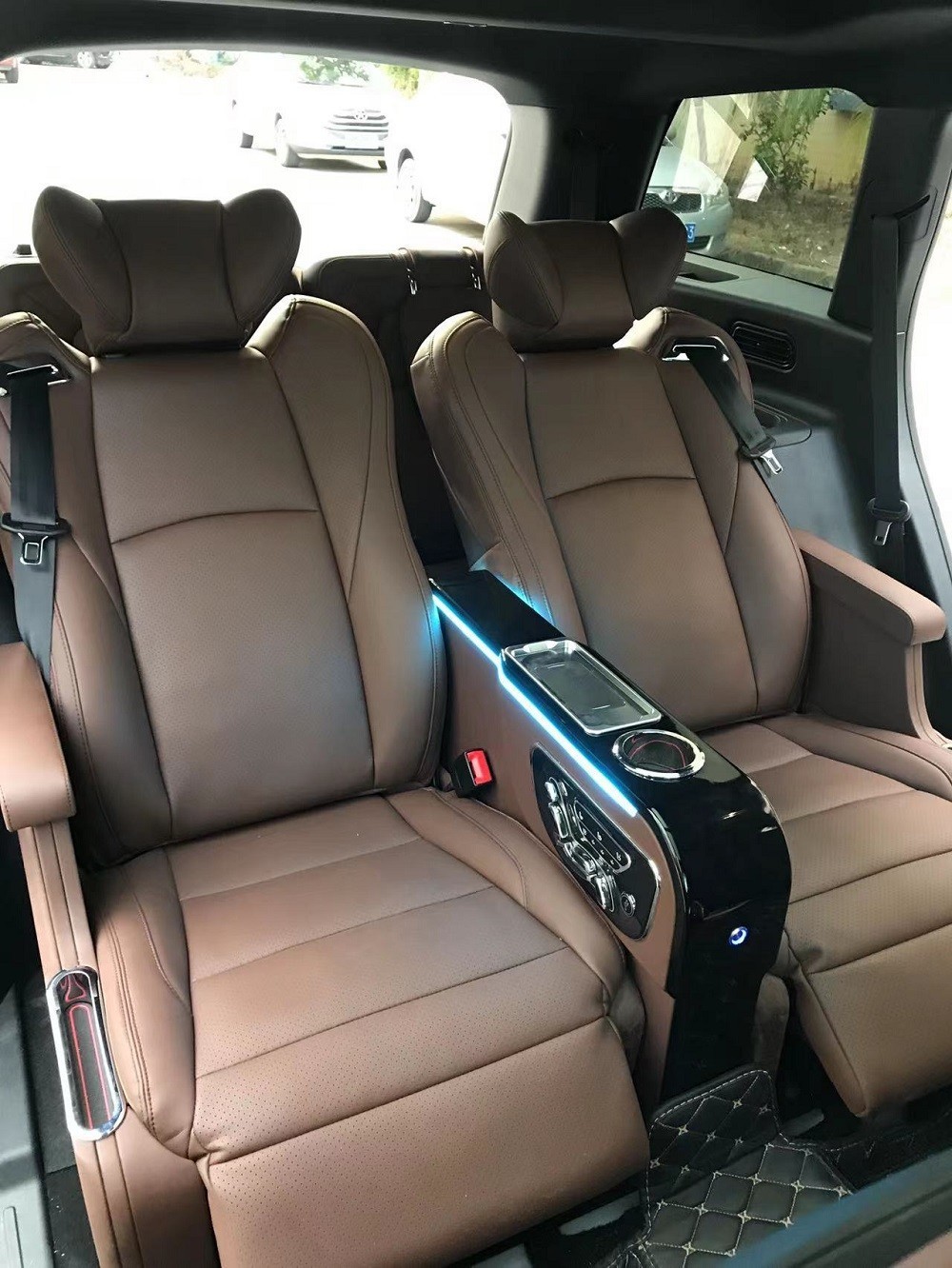 林肯飞行家改装升级中排航空座椅