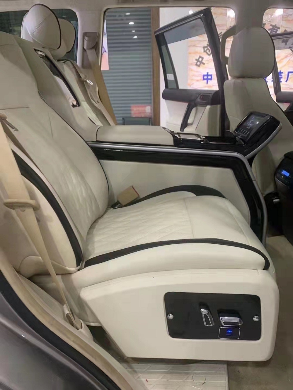 丰田霸道改装升级中排航空座椅案例