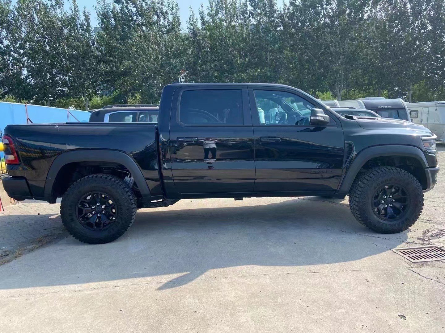 22款道奇霸王龙报价 29号到港定车价优_凤凰网汽车_凤凰网