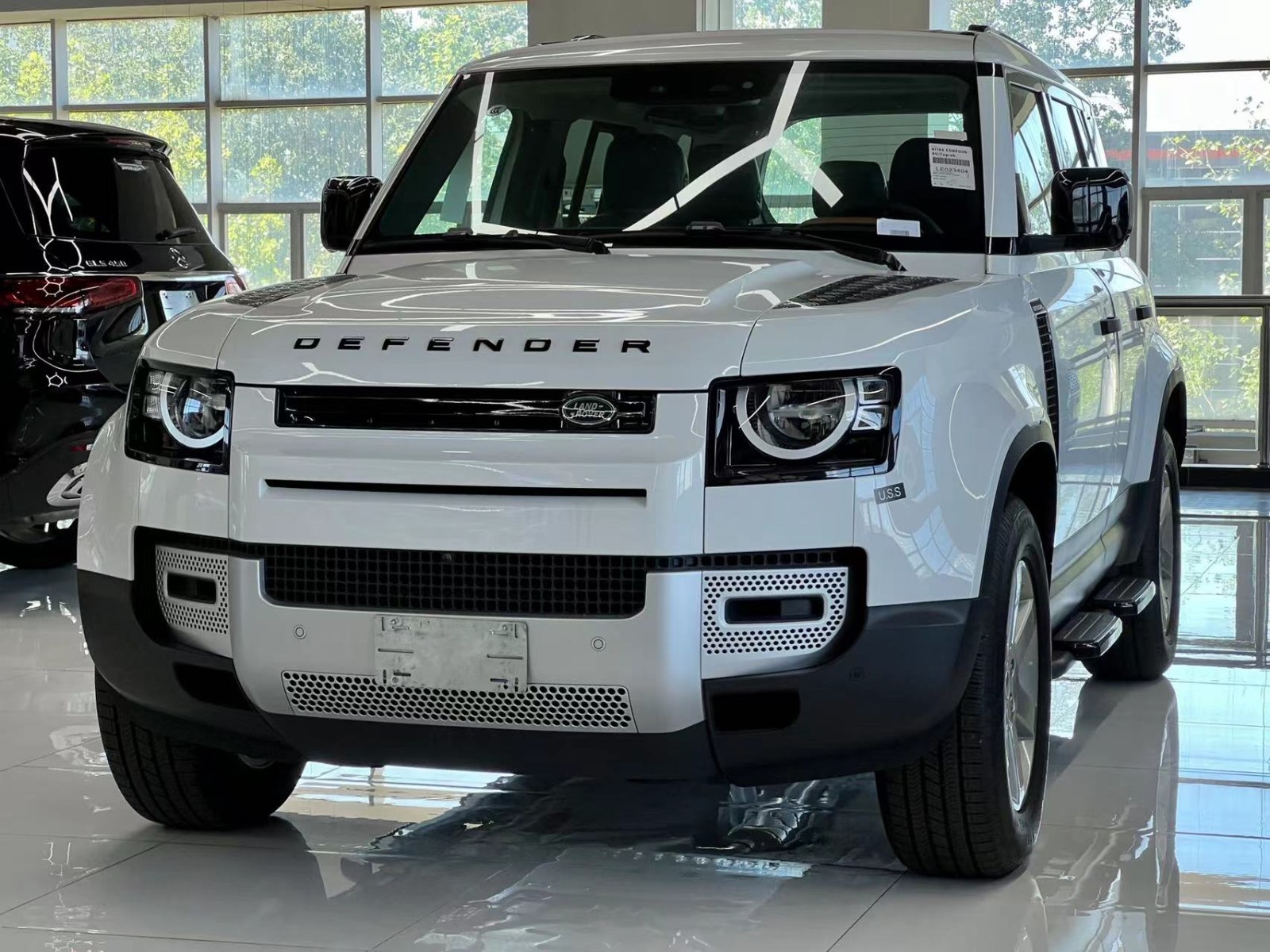 全新路虎卫士港口现车分期首付20万拥有