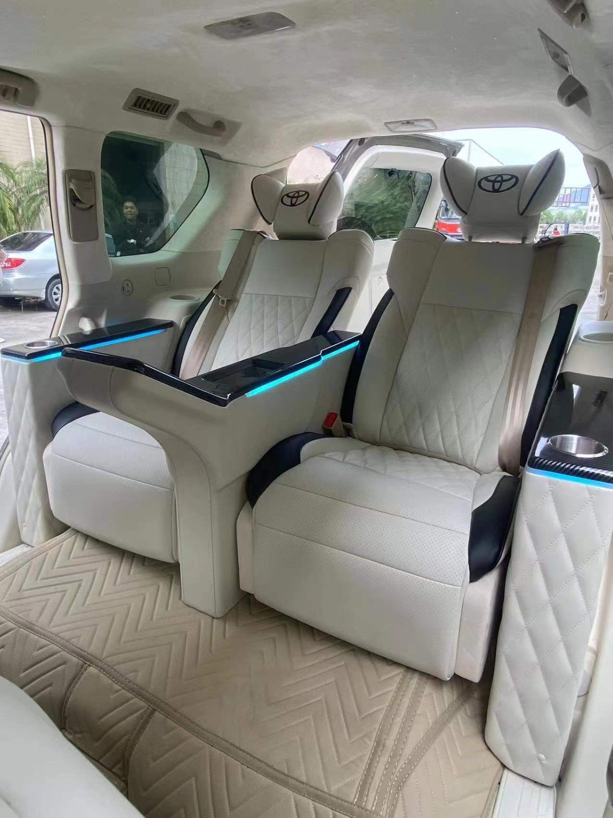 丰田霸道改装中排航空座椅专车专用