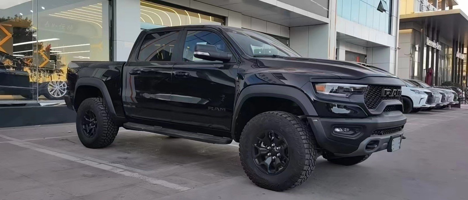 22款道奇霸王龙现车热销车型到店送豪礼