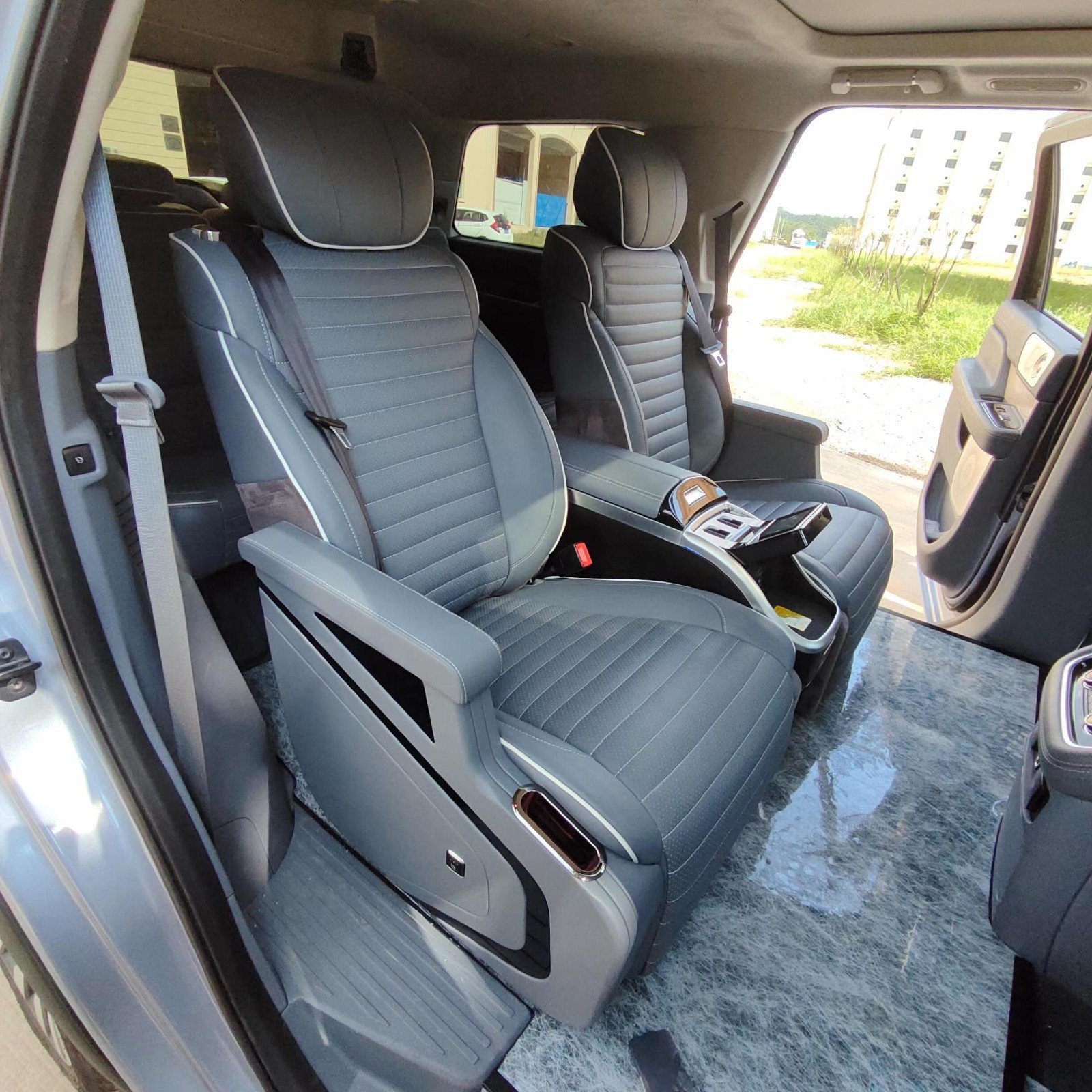 林肯领航员改装中排航空座椅案例