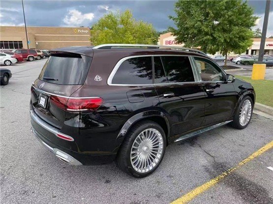迈巴赫gls600尊贵黑红双拼色陆地头等舱