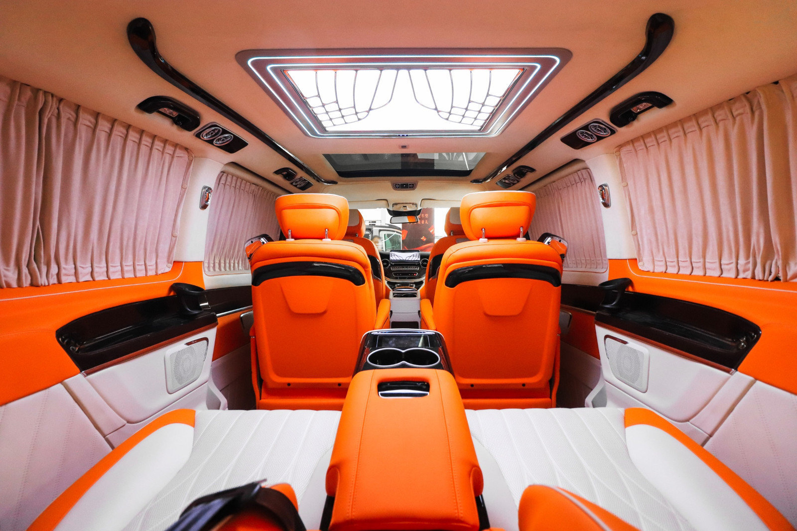 奔驰迈巴赫vs580商务车七座2022款报价