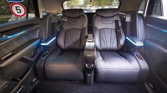 本公司专业改装以及专门研发多款suv专用配件,航空座椅以及内饰吧台