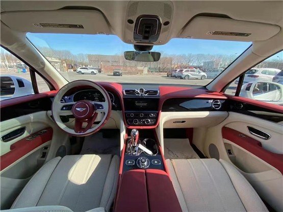 21款宾利添越大气外观浅色内饰颜值更高