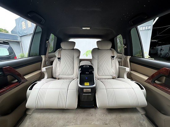 丰田兰德酷路泽改装后排航空座椅升级