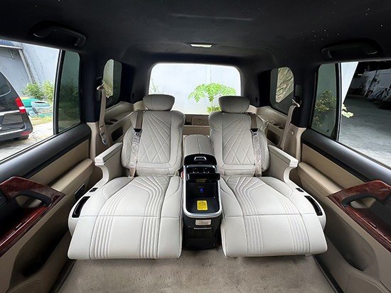 丰田兰德酷路泽改装后排航空座椅升级