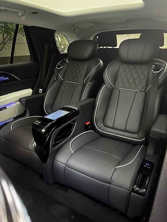 红旗e-hs9升级航空座椅内饰可调节平躺_凤凰网汽车_凤凰网