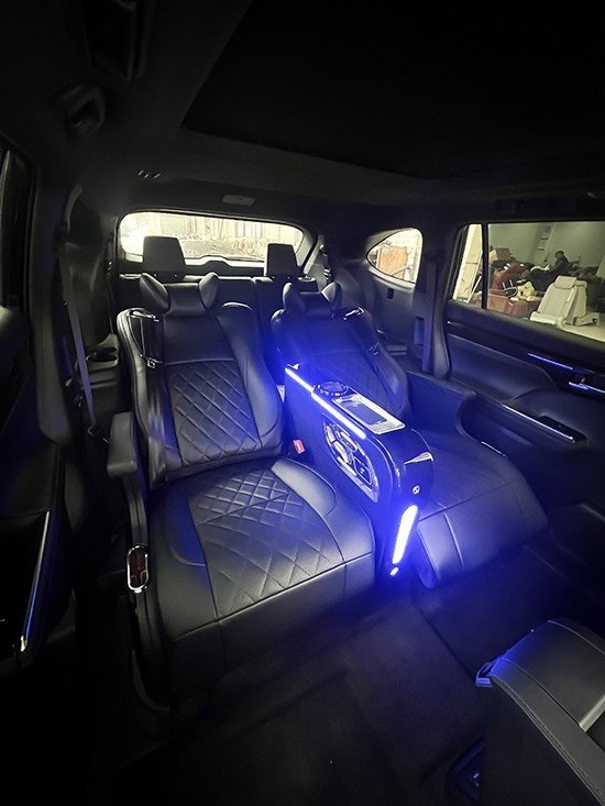 丰田皇冠陆放改装航空座椅后排升级电动