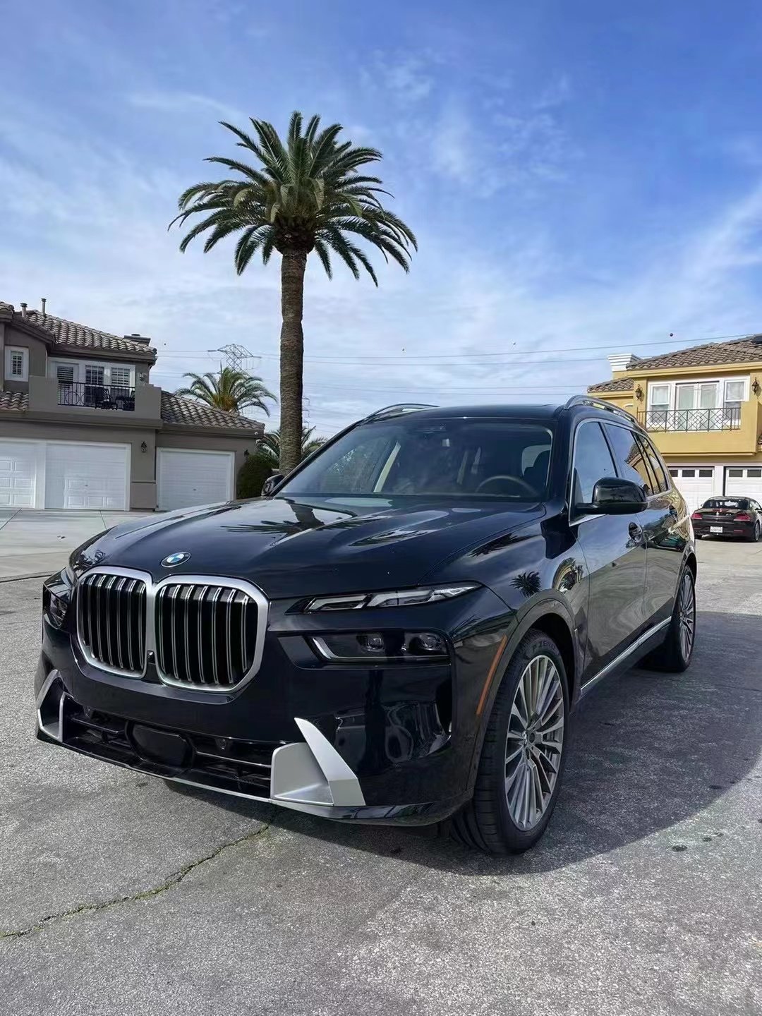 当你第一眼看到这台宝马x7,真的会被它霸气的外观所吸引.