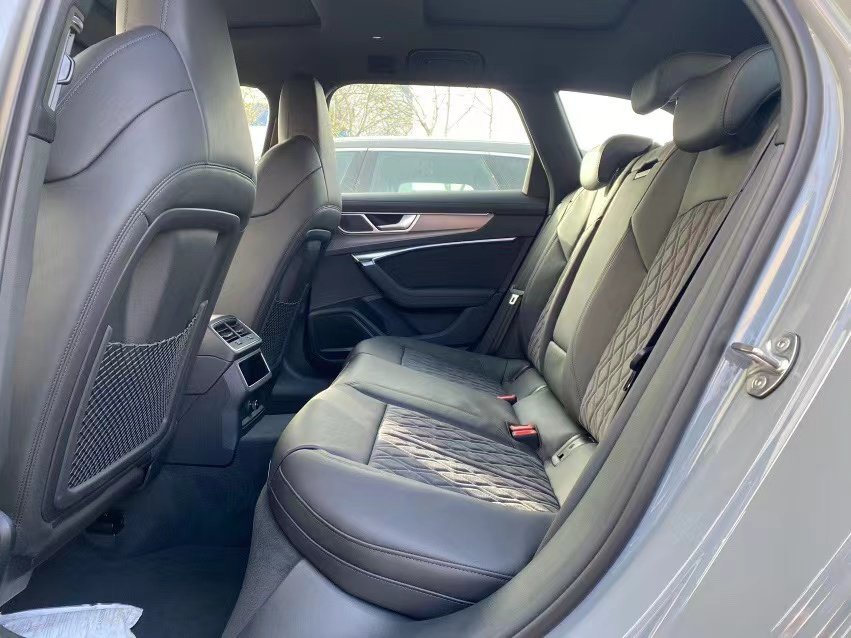 23款奥迪rs6纯进口特惠155万起现车