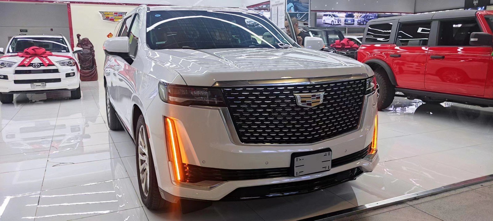 凯迪拉克凯雷德62v8现车壹台