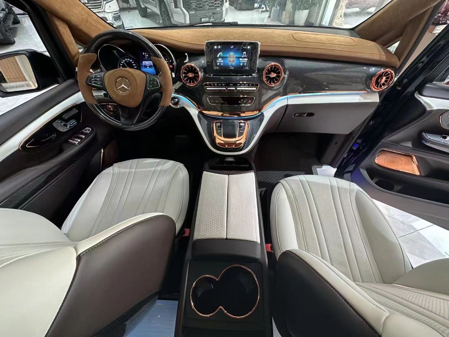 进口奔驰v250棕米双色内饰