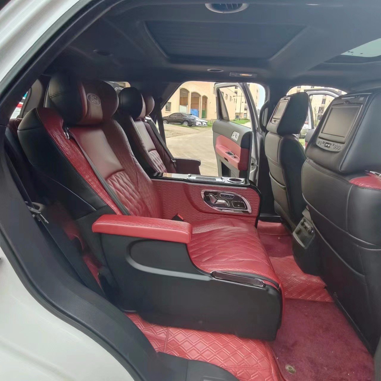 福特探险者改装中排航空座椅案例图