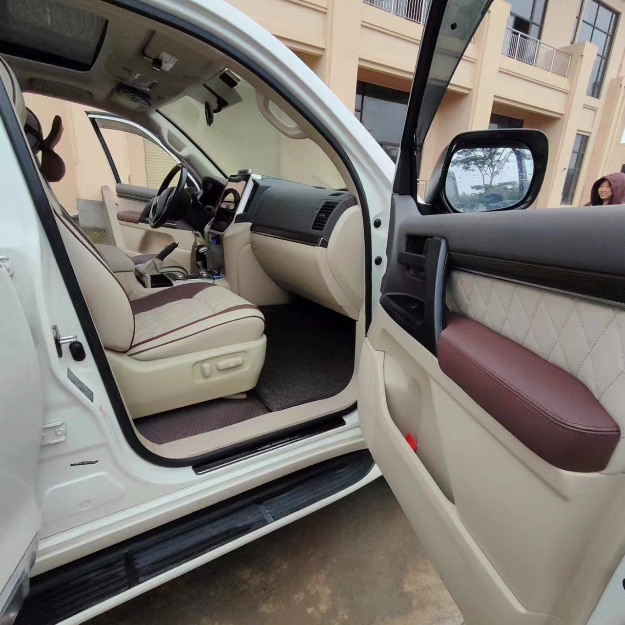 兰德酷路泽升级7改4航空座椅定制案例