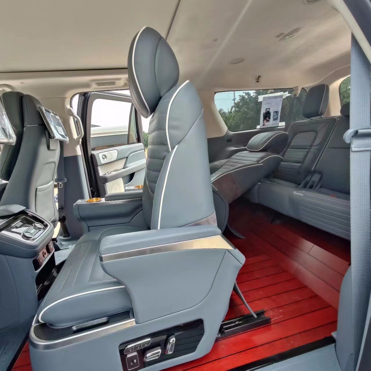 林肯领航员升级航空座椅 沙发床_凤凰网汽车_凤凰网