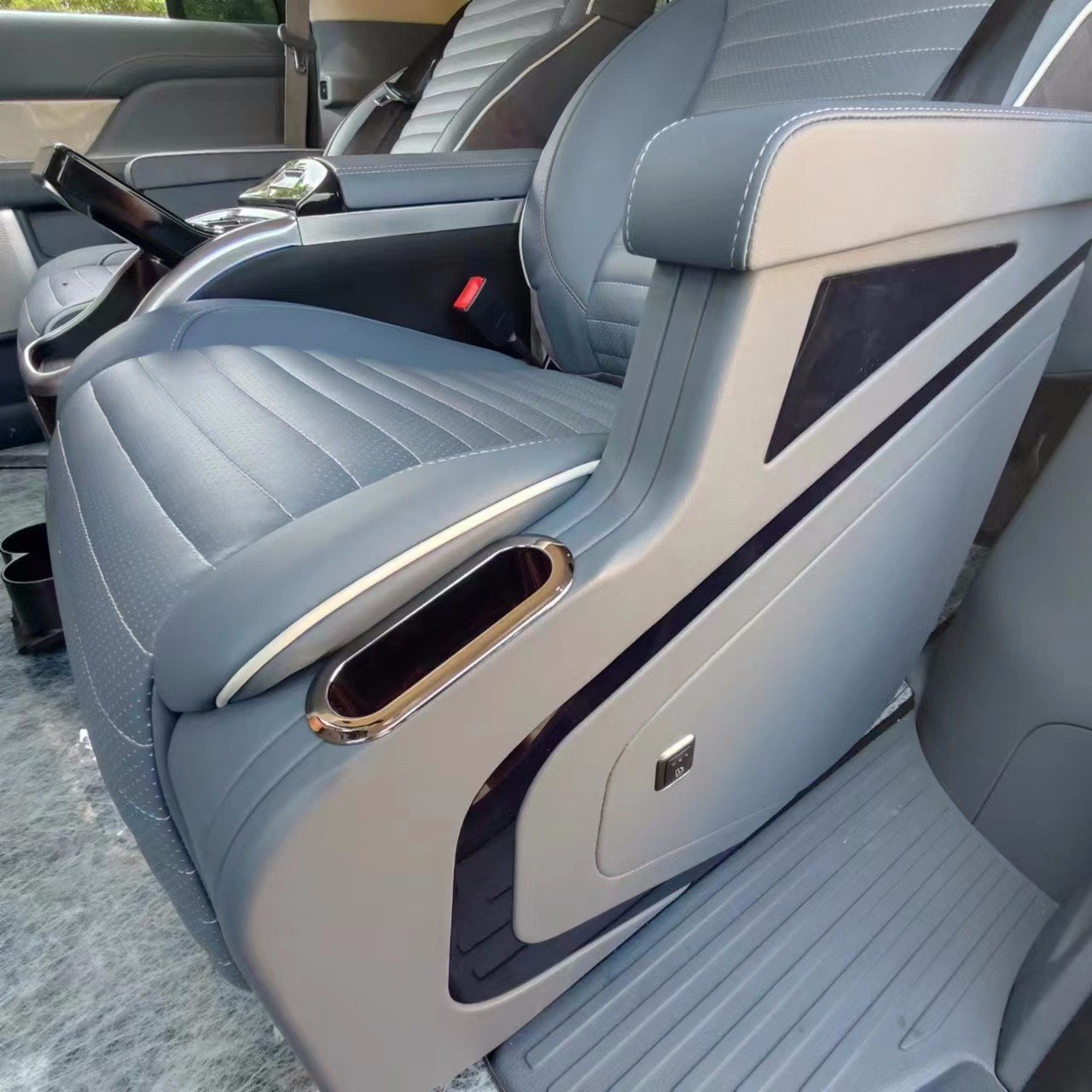 林肯领航员升级航空座椅定制案例