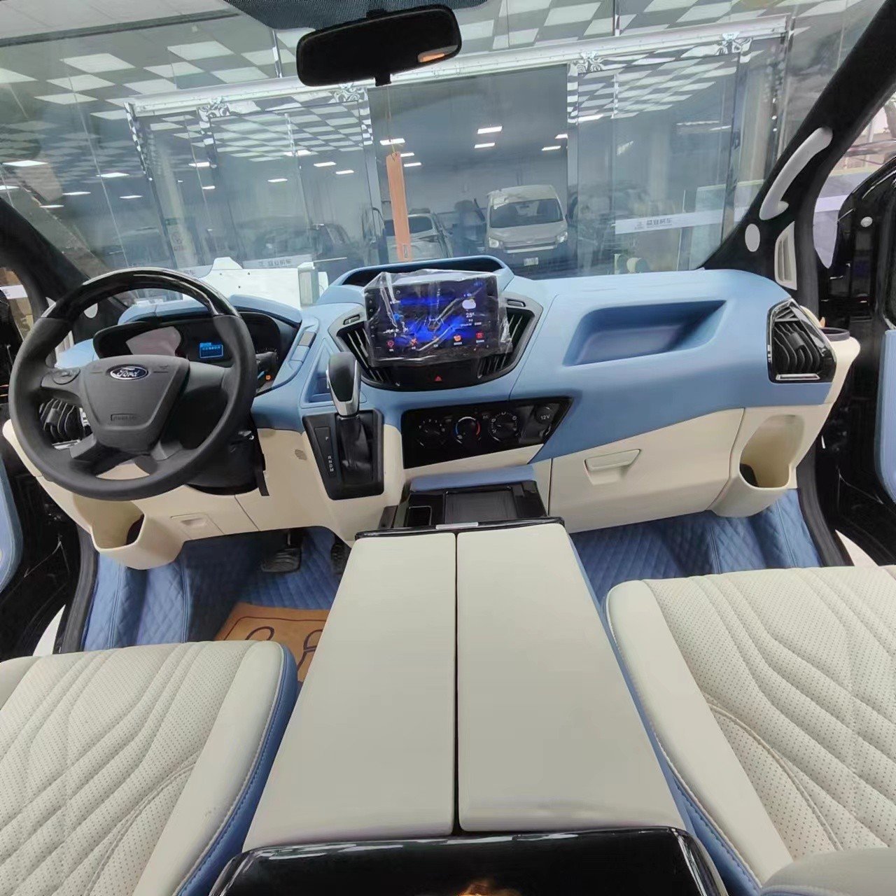 途睿欧升级整车内饰及航空座椅沙发床