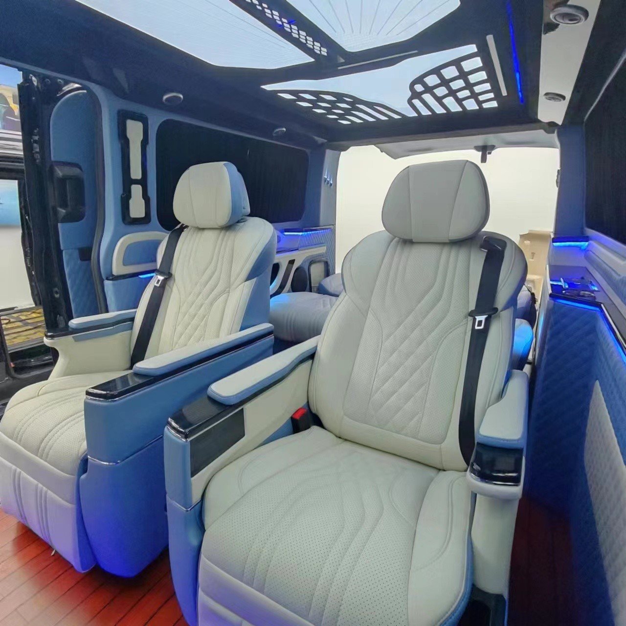 途睿欧升级整车内饰及航空座椅沙发床_凤凰网汽车_凤凰网