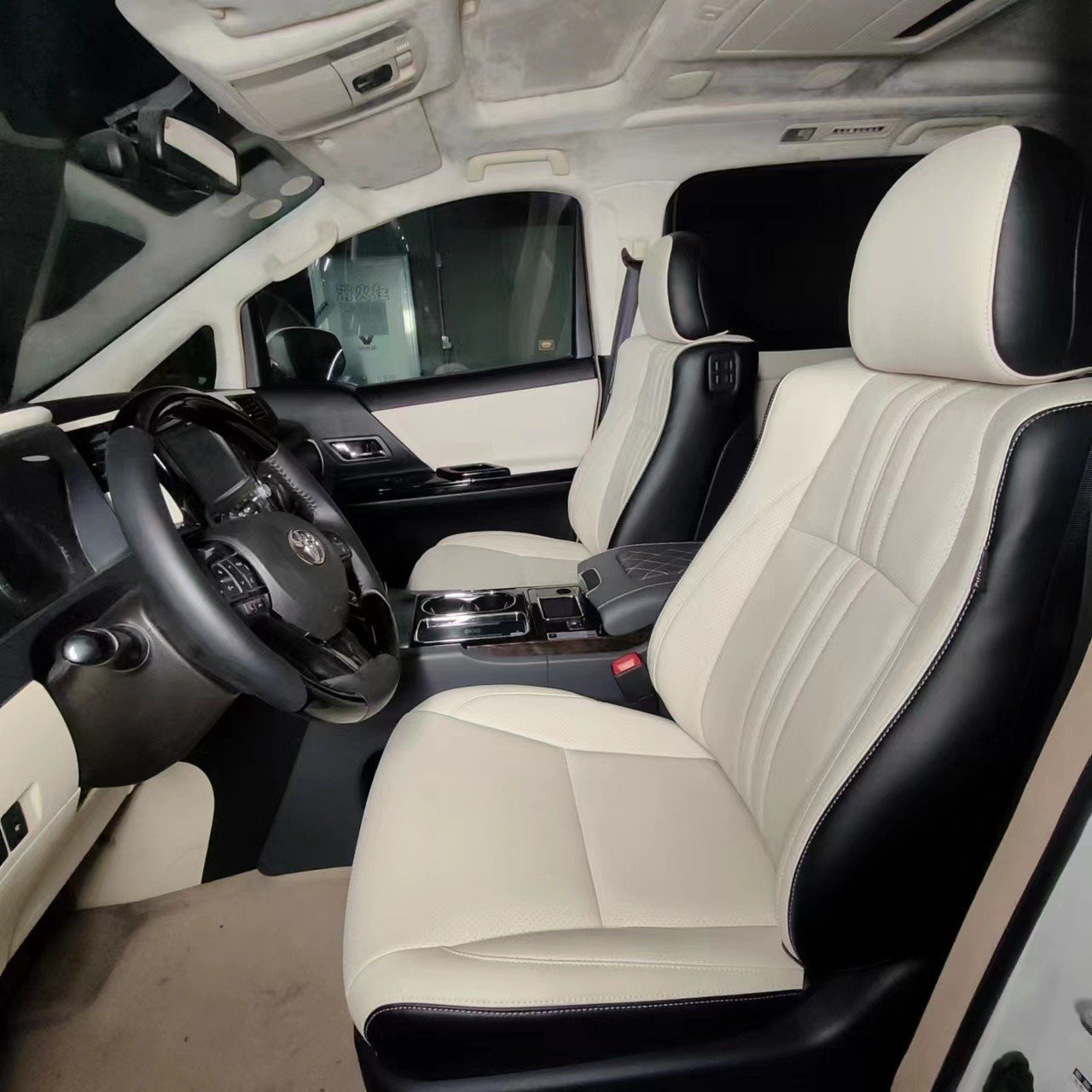 丰田埃尔法升级中排航空座椅及内饰案例