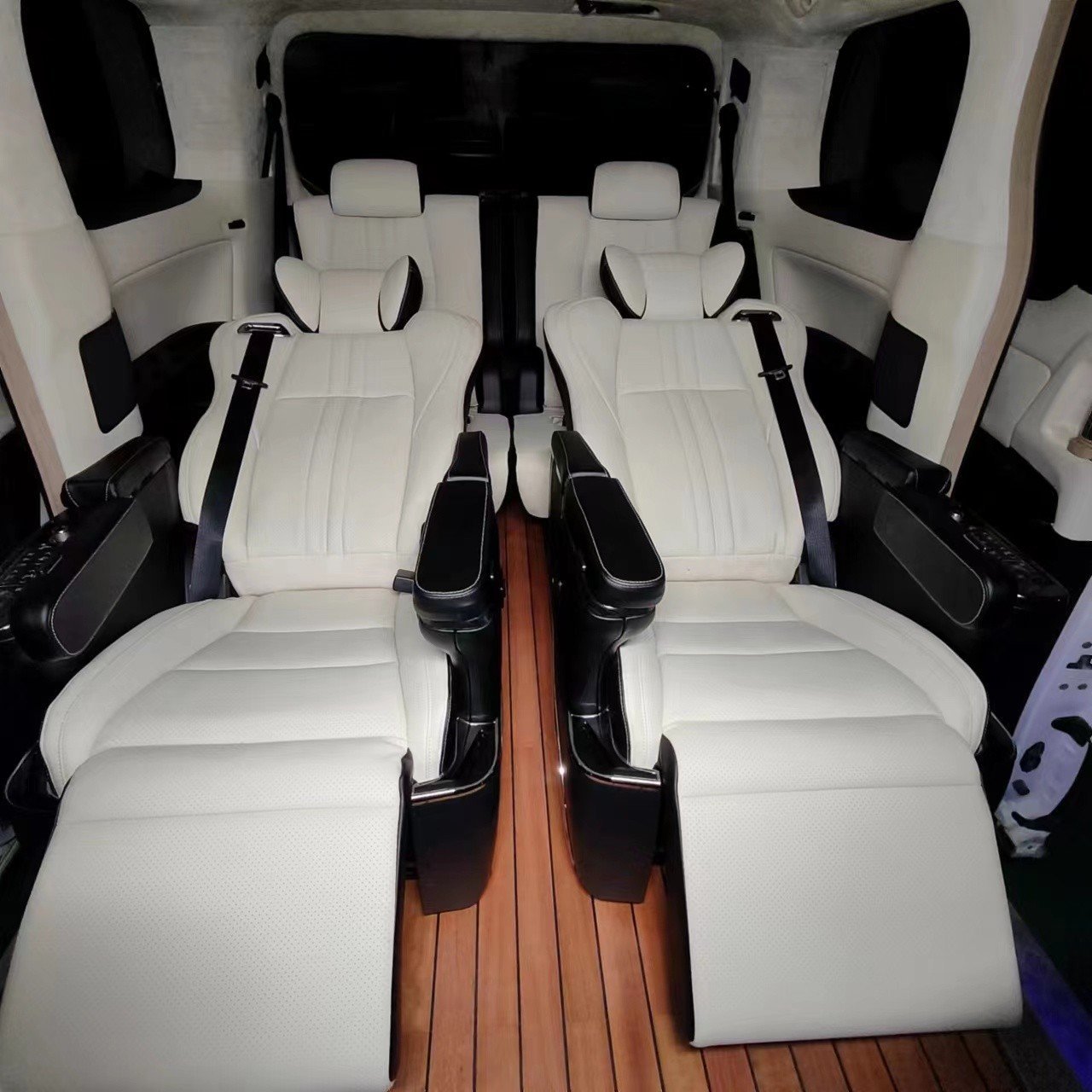 丰田埃尔法升级中排航空座椅及内饰案例