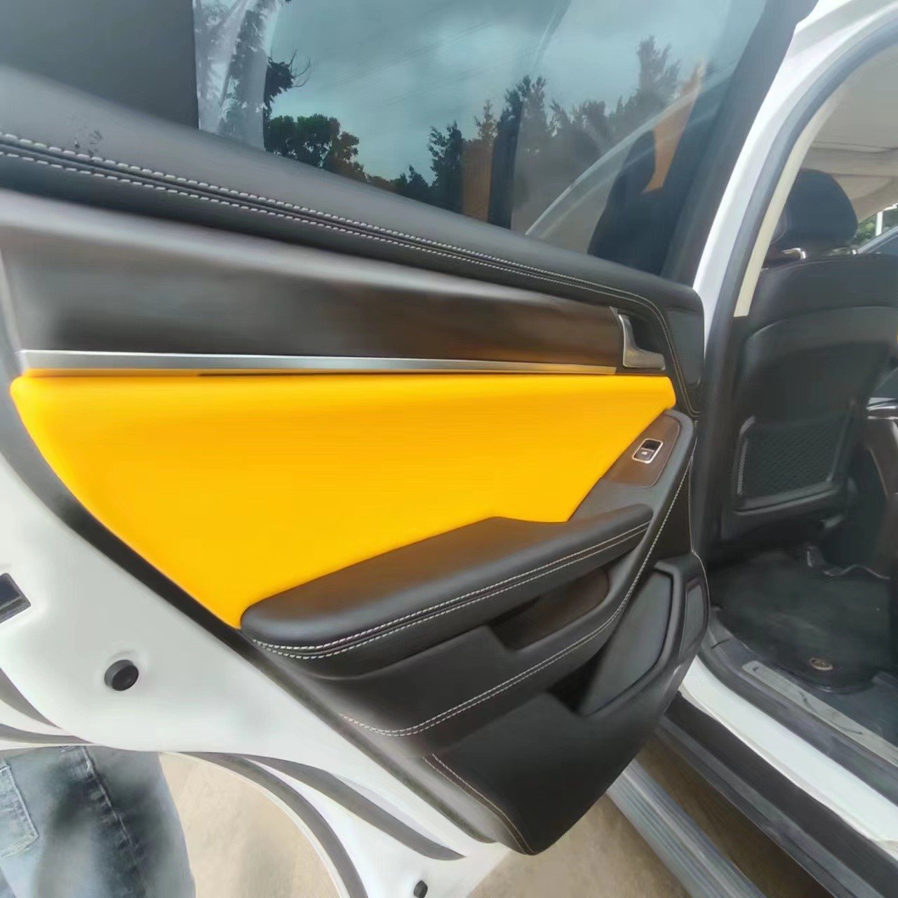 比亚迪唐升级内饰包覆专属定制案例_凤凰网汽车_凤凰网