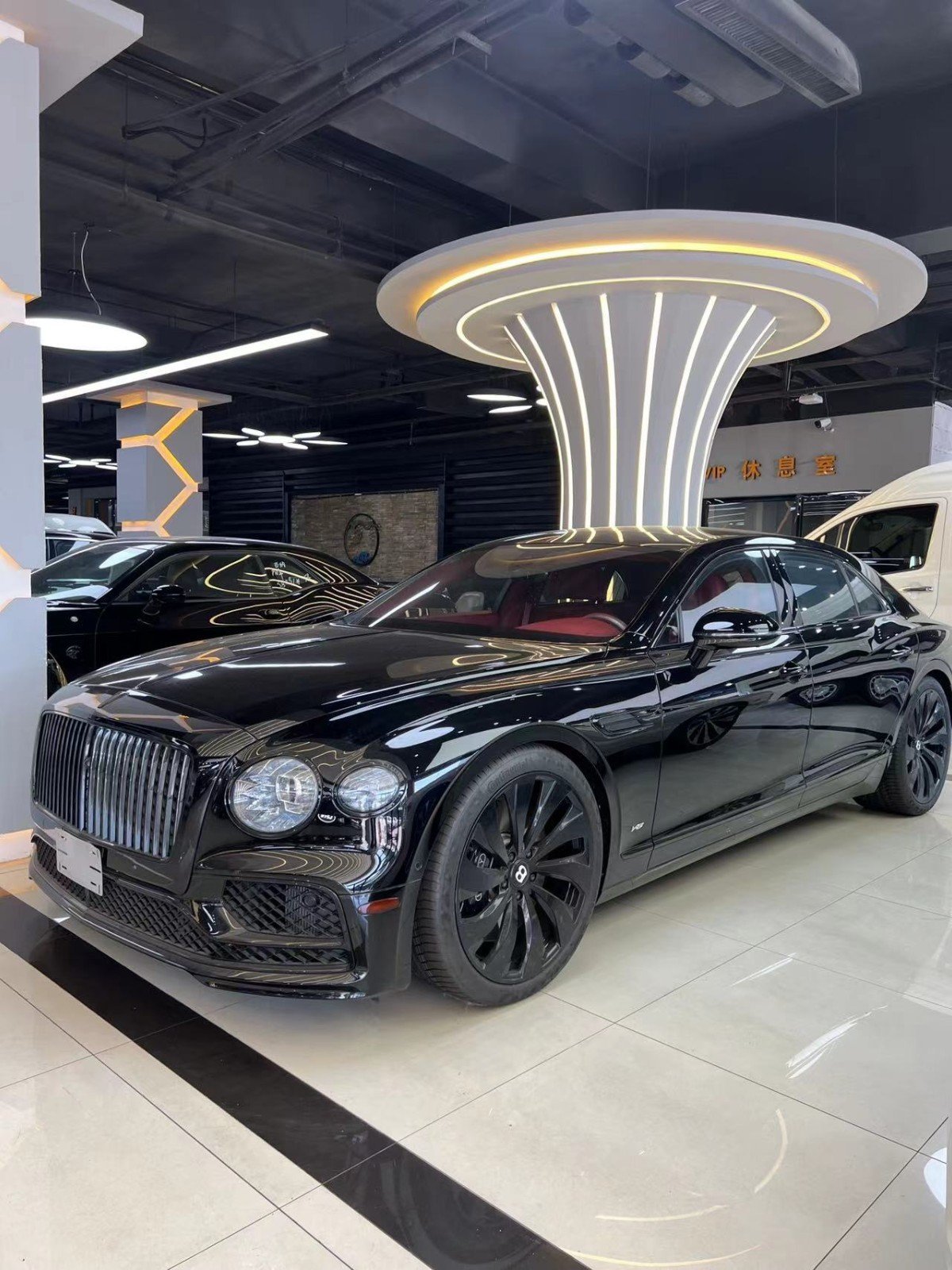 23款宾利飞驰黑武士现车290万特惠价格