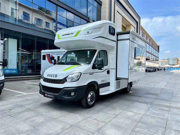 宇通c535双拓展房车诠释高品质生活