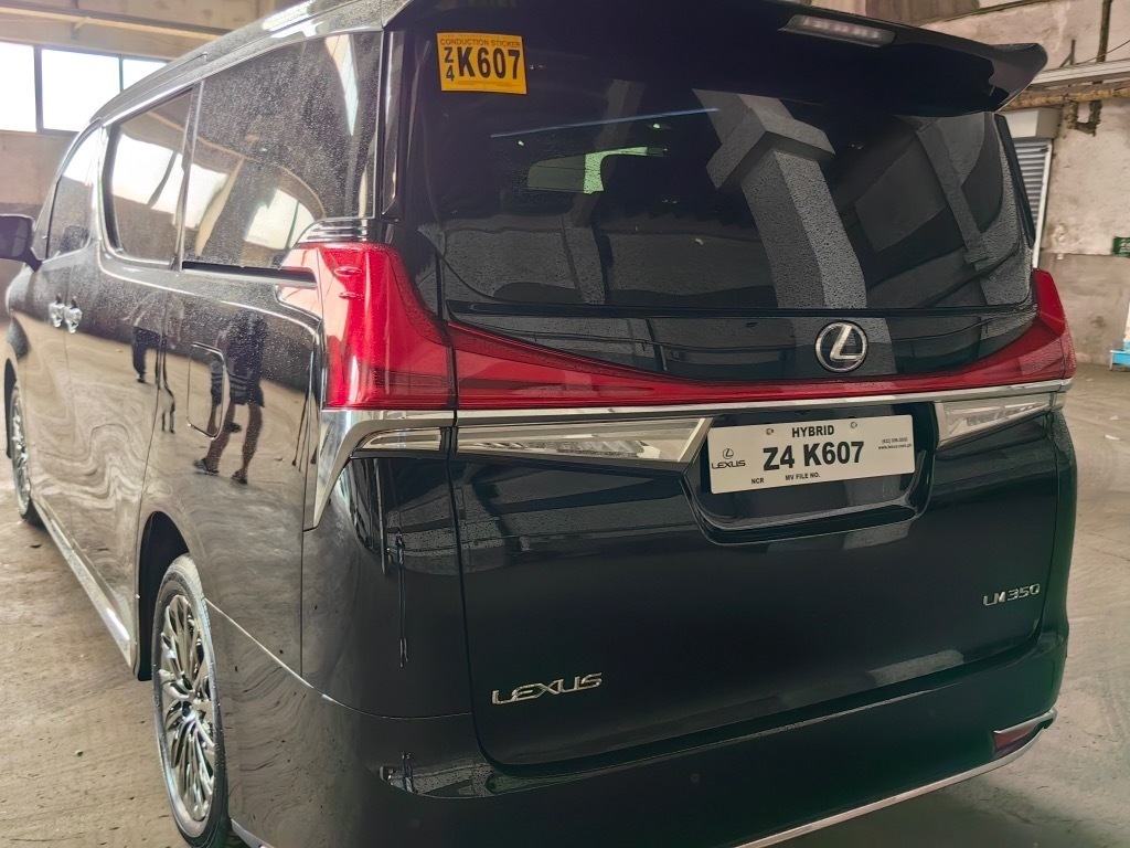 23款雷克萨斯商务雷法lm350售180余万