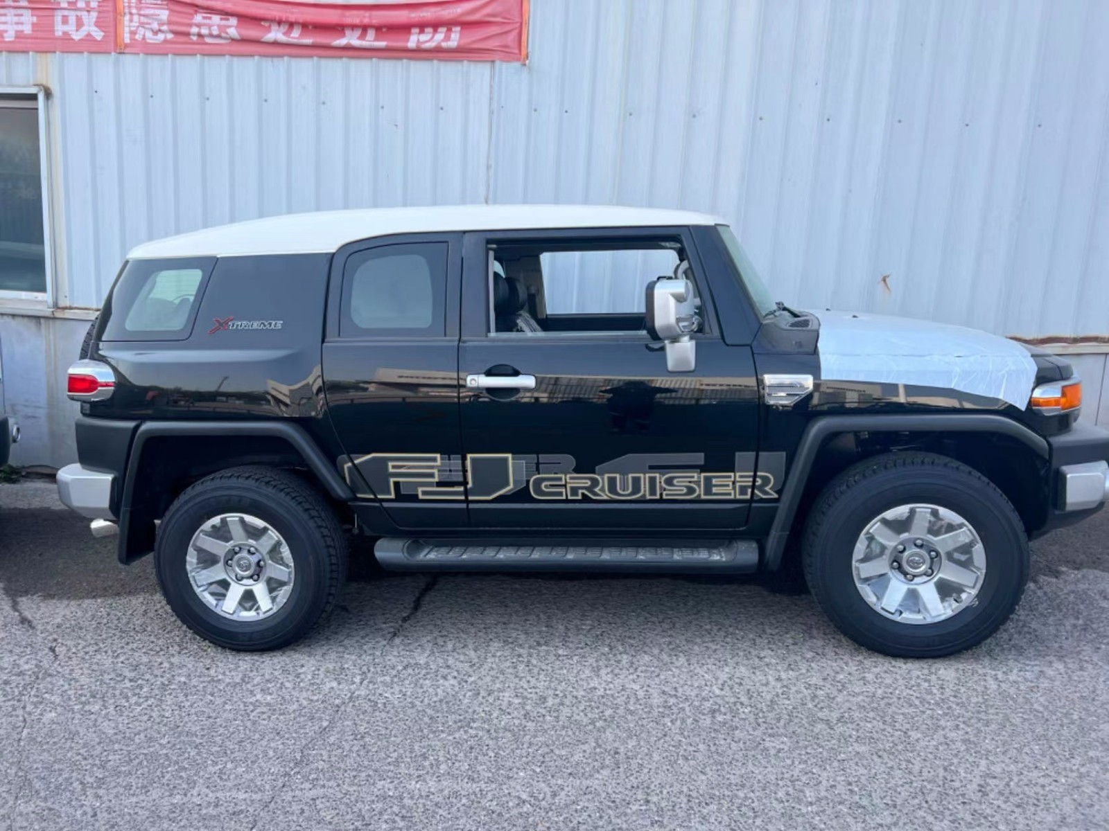 2023款丰田fj酷路泽天津港现车40余万