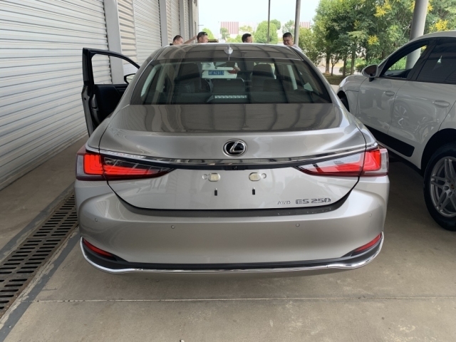 雷克萨斯es250全时四驱港口现车