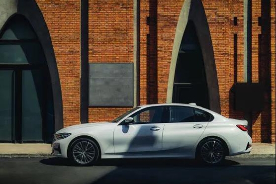 全新BMW 3系拍了拍你