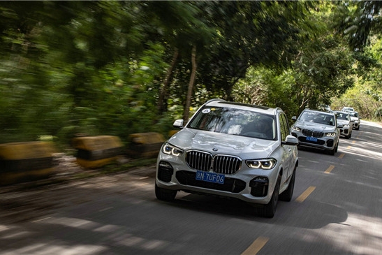 2020 新BMW X5雨林体