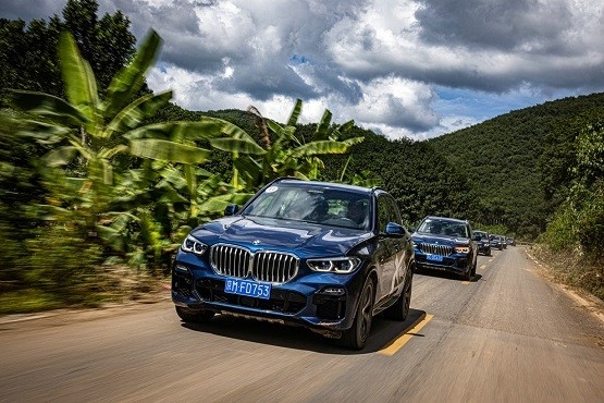 2020 新BMW X5雨林体