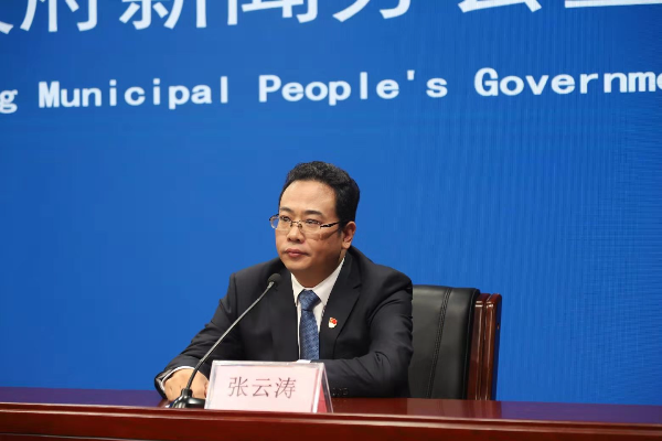 钱忠宝作主题发布并回答记者提问,县委副书记,县长张云涛回答有关提问