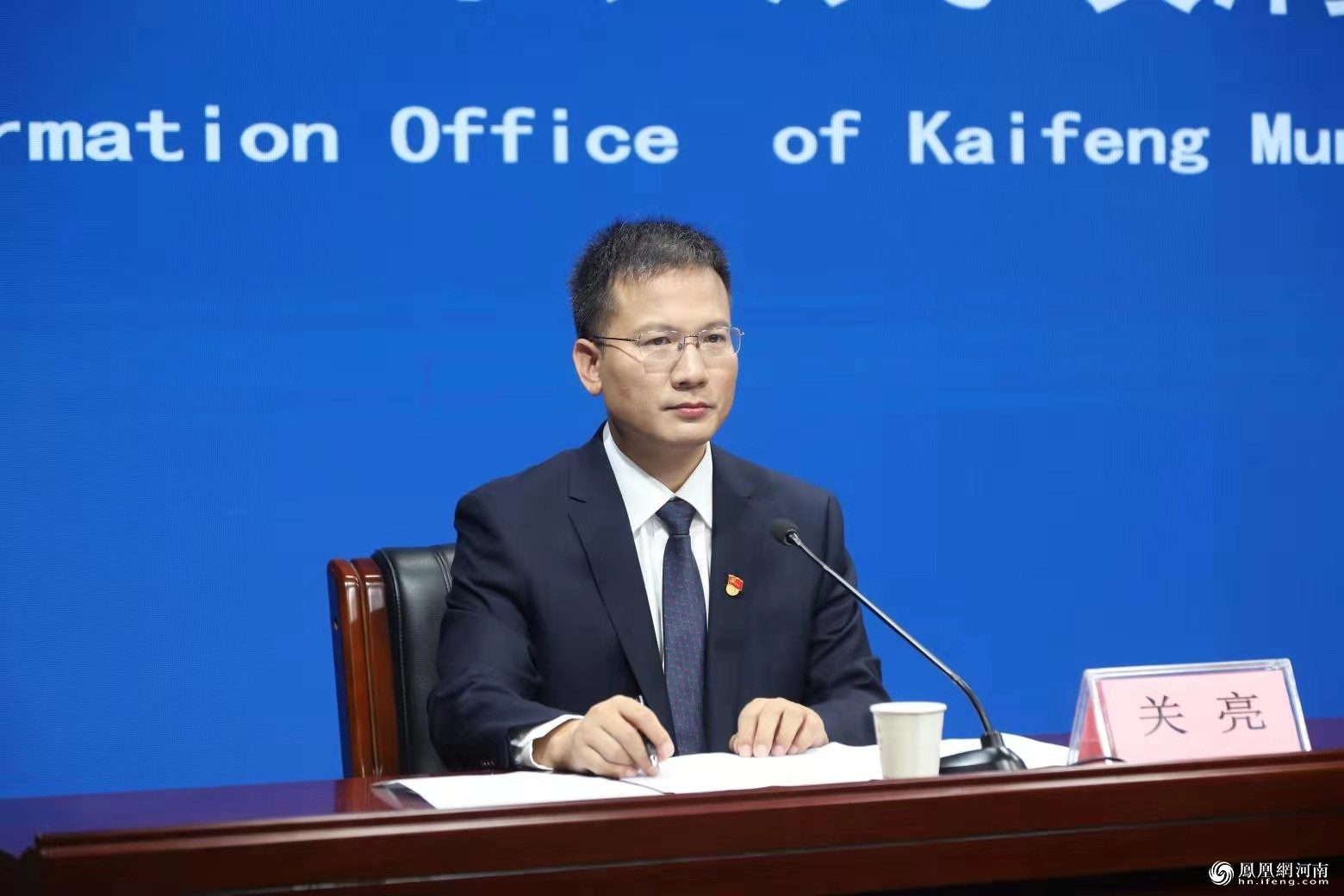 大蒜产业,脱贫攻坚,铝型材产业等提出问题,韩治群和柳波一一作出回答